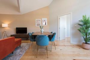 Central Superb Flat w AC & Balcony by LovelyStay