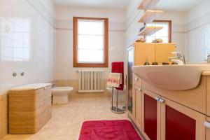 Elegant apartment and free car parking - Quite area