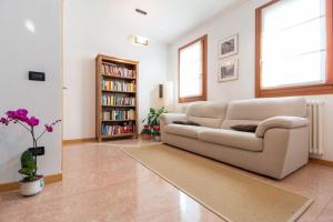 Elegant apartment and free car parking - Quite area