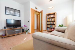 Elegant apartment and free car parking - Quite area