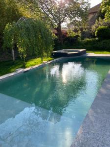 B&B / Chambres d'hotes Demeure Saint Louis Historic manor, City 700m, parking,A C,Clim,WIFI, heated pool, city view : photos des chambres