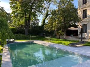 B&B / Chambres d'hotes Demeure Saint Louis Historic manor, City 700m, parking,A C,Clim,WIFI, heated pool, city view : photos des chambres