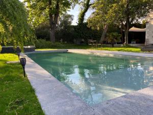 B&B / Chambres d'hotes Demeure Saint Louis Historic manor, City 700m, parking,A C,Clim,WIFI, heated pool, city view : photos des chambres