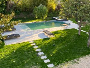 B&B / Chambres d'hotes Demeure Saint Louis Historic manor, City 700m, parking,A C,Clim,WIFI, heated pool, city view : photos des chambres