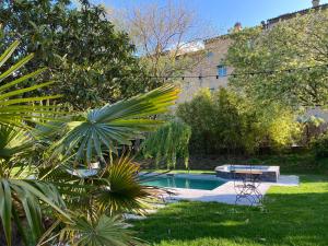 B&B / Chambres d'hotes Demeure Saint Louis Historic manor, City 700m, parking,A C,Clim,WIFI, heated pool, city view : photos des chambres