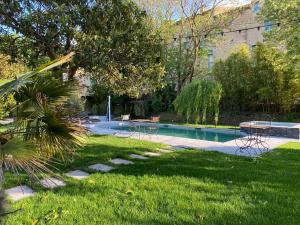 B&B / Chambres d'hotes Demeure Saint Louis Historic manor, City 700m, parking,A C,Clim,WIFI, heated pool, city view : photos des chambres