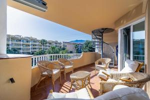 69-Penthouse Apartment with Views in Torreblanca, Fuengirola