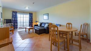 2BDR Duplex W AC & Pool in Portimão by Lovelystay