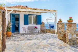Kyklamino Home - Sea View, Quietly Defined