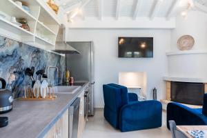 Kyklamino Home - Sea View, Quietly Defined