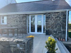 1 Bed Rural cottage between the mountains and Sea in West Wales