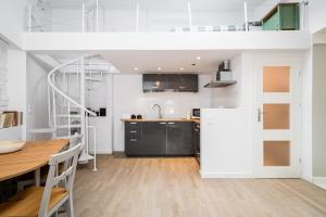 Stylish And CozyGolden ApartmentsOld TownB11