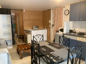 Appartements EXIGEHOME-Grand Studio en plein centre de Saint Germain en Laye : photos des chambres