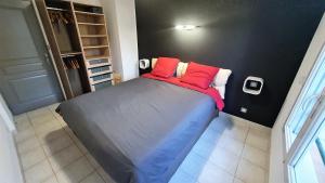 Appartements L'Atalante, 2 pieces 47m2 renove residence piscine : photos des chambres