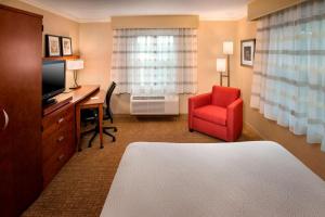 Deluxe Queen Room room in Sonesta Select Boston Danvers