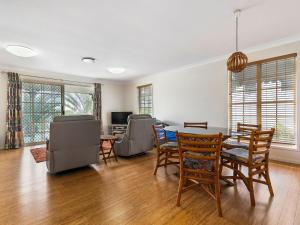 32 Bombala Crescent Rainbow Beach Aircon Pool Pets welcome