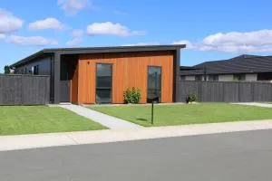 Sun and Sea Sanctuary - Whitianga Holiday Home - Cooks Beach