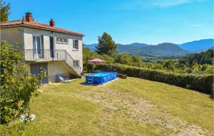 Amazing home in Entrechaux with 2 Bedrooms, Private swimming pool and Outdoor swimming pool
