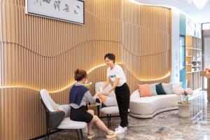 Atour Hotel Nanjing Drum Town Qingliang Gate