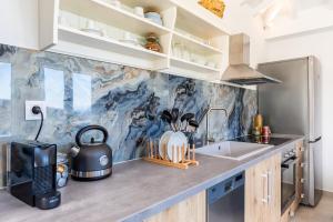 Kyklamino Home - Sea View, Quietly Defined