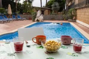 Alelida Villa con piscina - Чинізі