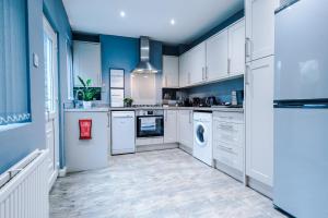 Spacious Modern Chester Home - Great Location