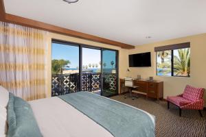 King Room with Sea View room in Cormorant Boutique Hotel