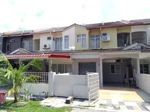 holiday home bagan lalang 5 aircon - Bagan Lalang