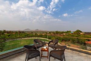 Casa del Verde by StayVista - Orchards oasis with a pool, Spacious lawn, Terrace & Indoor games