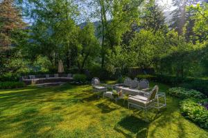 The Kathguni House by StayVista - Luxury Cottage with Lawn