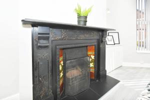 Heathfield House by YourStays - Four Bedroom House in Crewe