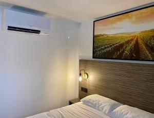 Hotels The Originals City, Angers Sud, Le Village 49 : photos des chambres