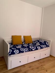 Lovely studio appartment with patio near the sea