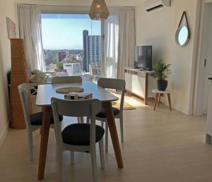 Departamento en destacado edificio céntrico