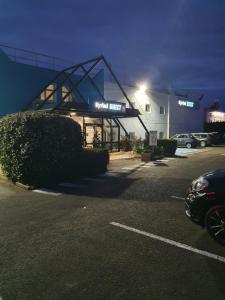 Hotels Kyriad Direct Orleans - Olivet - La Source : photos des chambres