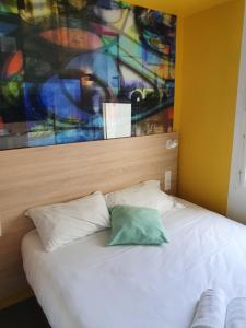 Hotels Kyriad Direct Orleans - Olivet - La Source : photos des chambres