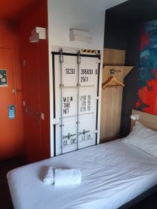 Hotels Kyriad Direct Orleans - Olivet - La Source : photos des chambres