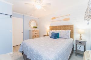 Stunning Views!!-Oceanfront Villa-Heated Pool-Private Balcony-Tiki Bar-Walk to Coligny Plaza