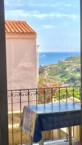 la stella gialla sul mare