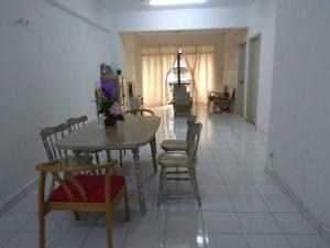 3Rooms 10pax MC 5 star hotel Sofa&Bed MRT McD Axiata