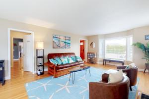 Rocky Beach House by the Cove