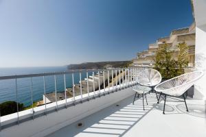 Sesimbra Cliff by Saudade