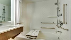 Standard Queen Room with Roll In Shower - Communications Accessible room in Holiday Inn Staunton Conference Center an IHG Hotel