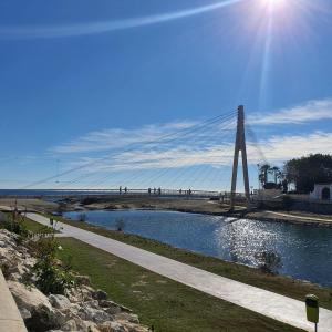 61-Beach Front Apartment with Stunning Views in Fuengirola - 3hvězdičkové hotely ve městě Fuengirola