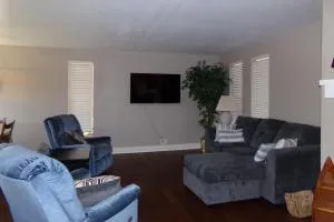 Camp Rampe Lakefront Cabin - Middlesboro