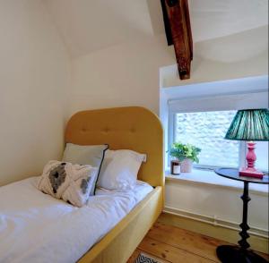 The Old Crab Shop. PERFECT location & sea views.