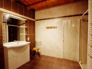 Maisons de vacances Gite Saint-Nizier-de-Fornas, 4 pieces, 6 personnes - FR-1-496-259 : photos des chambres