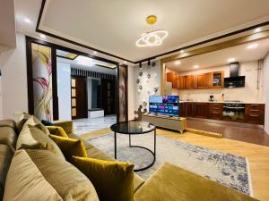 Middle of Center with Jacuzzi + 2 Bathroom + 3bedroom by Republic square on Amiryan Street