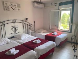 Hotels Hostellerie De La Source : Chambre Triple