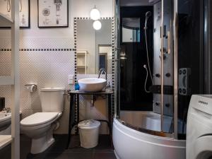 CracWoW Market Squere Apartment